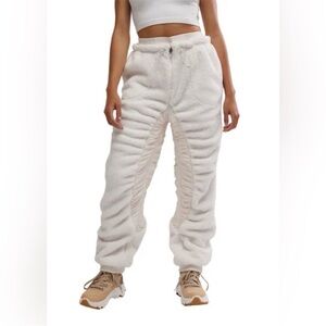New with tags Free People Sundown Fleece jogger in ivory